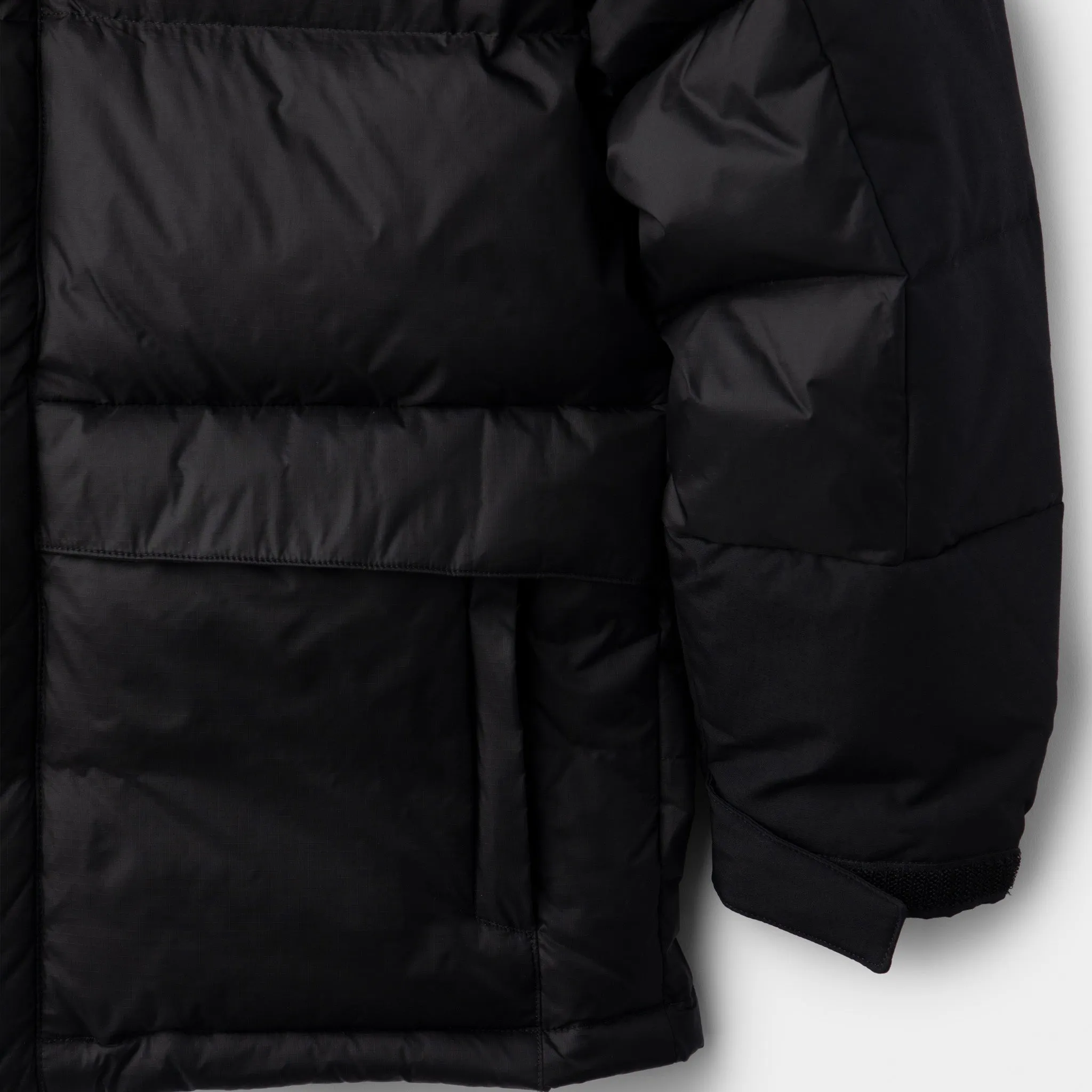 The North Face Junior Boys' HMLYN Down Short Parka / Black